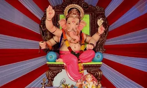 पूरे देश में गणेश चतुर्थी की धूम, बप्पा की प्रतिमाओं ने बढ़ाई बाजार की रौनक, देखें शानदार मूर्तियां पूरे देश में गणेश चतुर्थी की धूम, बप्पा की प्रतिमाओं ने बढ़ाई बाजार की रौनक, देखें शानदार मूर्तियां