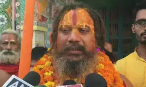 वो यूट्यूब के संत हैं, उन्हें माफी मांगनी चाहिए, अयोध्या के परमहंस आचार्य ने  रामभद्राचार्य का किया समर्थन, प्रेमानंद महाराज को लेकर कही ये बात