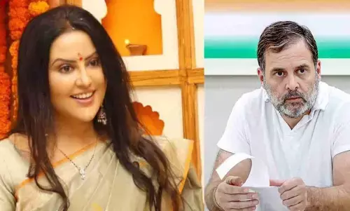 महाराष्ट्र सीएम फडणवीस की पत्नी ने लालबाग राजा के किए दर्शन, राहुल गांधी की वोटर अधिकार यात्रा को लेकर दी ये प्रतिक्रिया महाराष्ट्र सीएम फडणवीस की पत्नी ने लालबाग राजा के किए दर्शन, राहुल गांधी की वोटर अधिकार यात्रा को लेकर दी ये प्रतिक्रिया