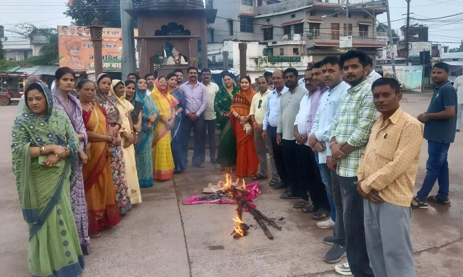 भाजपा महिला मोर्चा ने प्रदेश कांग्रेस अध्यक्ष का जलाया पुतला भाजपा महिला मोर्चा ने प्रदेश कांग्रेस अध्यक्ष का जलाया पुतला