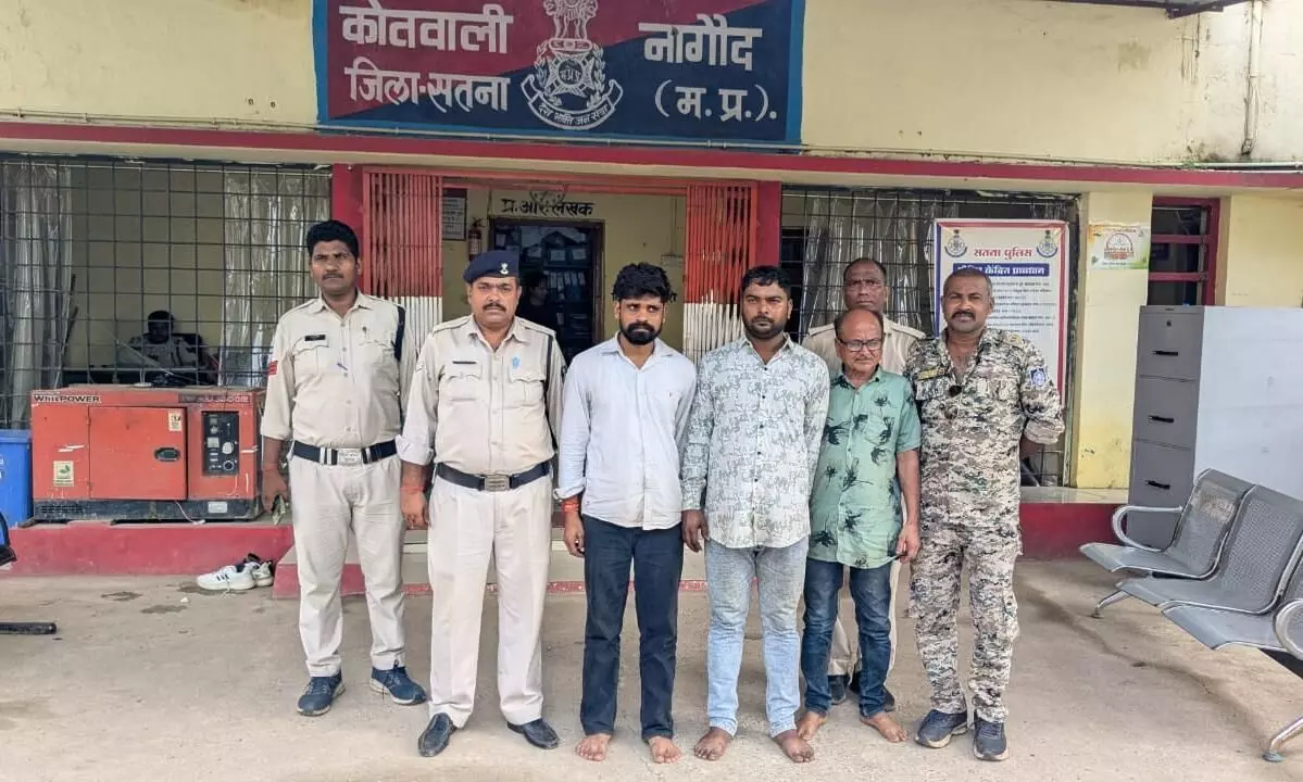 जुएं के अड्डे पर छापा, 45 हजार नकदी के साथ रीवा के 3 आरोपी बंदी जुएं के अड्डे पर छापा, 45 हजार नकदी के साथ रीवा के 3 आरोपी बंदी