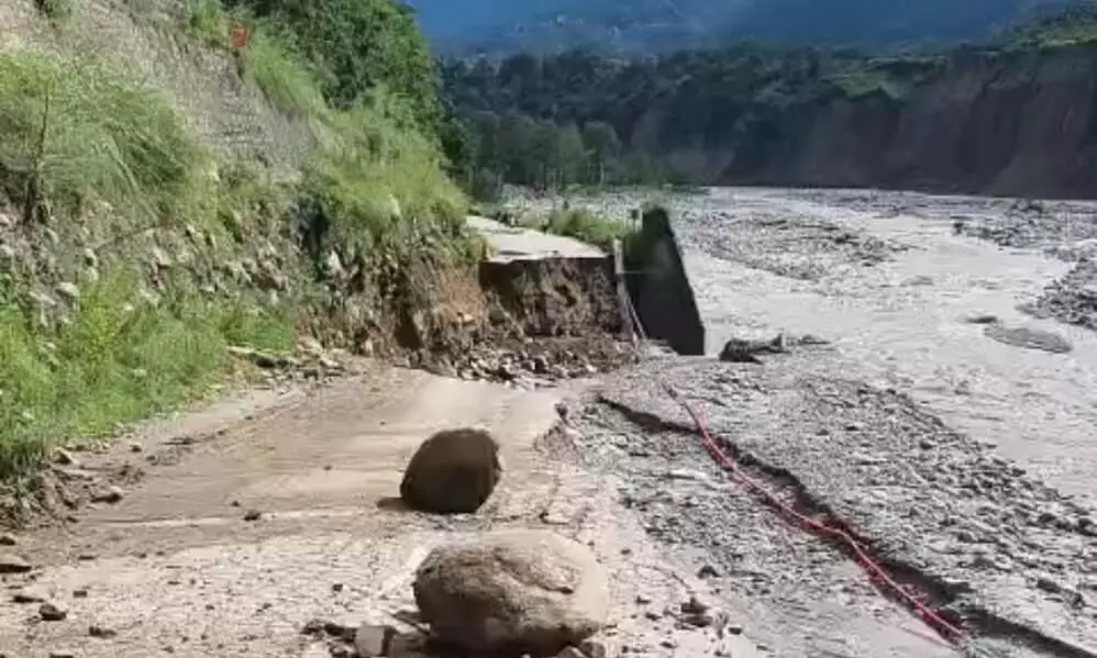 हिमांचल में खराब मौसम का कहर, पतली-कोहल में फंसे सतना के 3 फल व्यापारी हिमांचल में खराब मौसम का कहर, पतली-कोहल में फंसे सतना के 3 फल व्यापारी