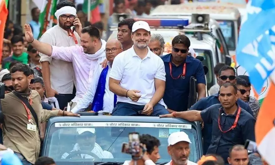 आतंकी अलर्ट के बाद वोटर अधिकार यात्रा में बदलाव, कैंसिल हुआ राहुल गांधी का रोड शो, बढ़ाई गई सुरक्षा आतंकी अलर्ट के बाद वोटर अधिकार यात्रा में बदलाव, कैंसिल हुआ राहुल गांधी का रोड शो, बढ़ाई गई सुरक्षा