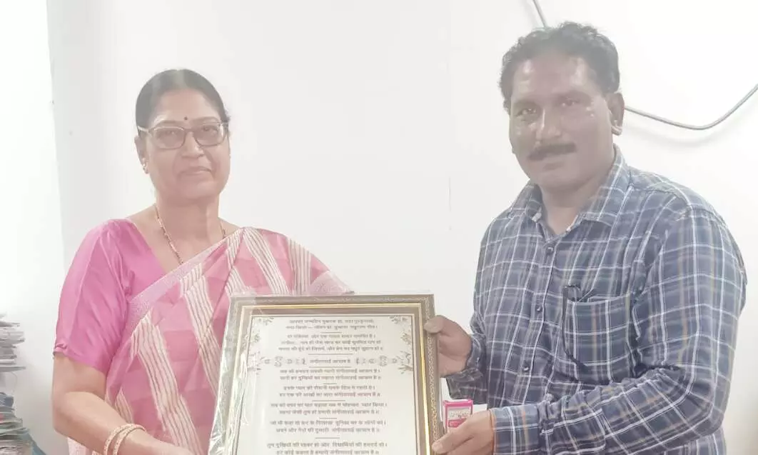 सशक्त नारी संगीता ताई आत्राम का शिक्षा क्षेत्र में उत्कृष्ठ कार्यों के लिए सम्मान सशक्त नारी संगीता ताई आत्राम का शिक्षा क्षेत्र में उत्कृष्ठ कार्यों के लिए सम्मान