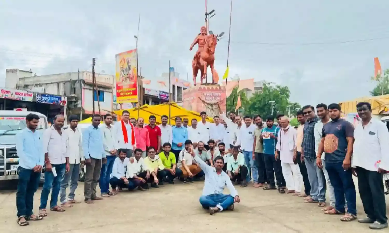 जाफराबाद से मराठा समाज का बड़ा काफिला मुंबई रवाना, 200 से अधिक वाहन हुए शामिल