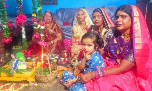 हरितालिका तीज पर महिलाओं ने रखा निर्जला व्रत, चारों प्रहर किया भजन-कीर्तन हरितालिका तीज पर महिलाओं ने रखा निर्जला व्रत, चारों प्रहर किया भजन-कीर्तन