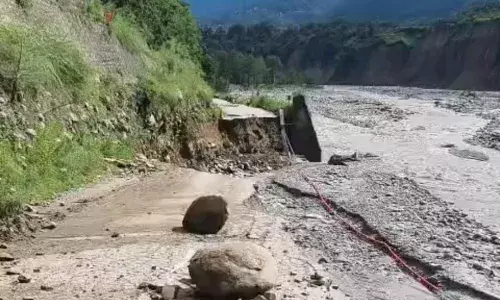 हिमांचल में खराब मौसम का कहर, पतली-कोहल में फंसे सतना के 3 फल व्यापारी हिमांचल में खराब मौसम का कहर, पतली-कोहल में फंसे सतना के 3 फल व्यापारी