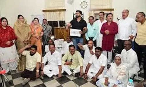 नगर निगम परिसर स्थित पं. भवानी प्रसाद तिवारी सभा कक्ष में साधारण सम्मिलन की हुई बैठक