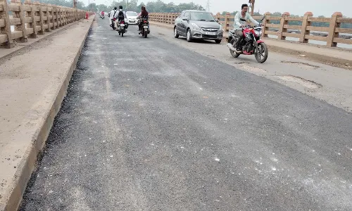 आखिरकार वैनगंगा नदी के पुल की मरम्मत शुरू