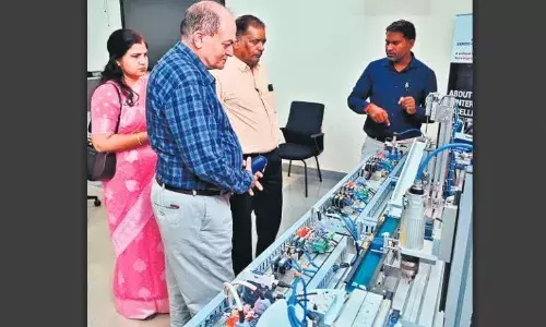 भोपाल की रोबोटिक आर्म मशीनें अब जेईसी छात्रों की पकड़ में भोपाल की रोबोटिक आर्म मशीनें अब जेईसी छात्रों की पकड़ में