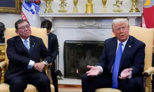 जापानी व्यापार वार्ताकार का ऐन मौके पर अमेरिका दौरा रद्द, इस 550 अरब डॉलर पैकेज पर होनी थी अंतिम दौर की चर्चा जापानी व्यापार वार्ताकार का ऐन मौके पर अमेरिका दौरा रद्द, इस 550 अरब डॉलर पैकेज पर होनी थी अंतिम दौर की चर्चा