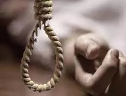 संदेह में पति ने लगा ली फांसी, पत्नी ने एलआईसी एजेंट के खिलाफ की शिकायत संदेह में पति ने लगा ली फांसी, पत्नी ने एलआईसी एजेंट के खिलाफ की शिकायत
