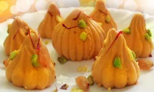 10 दिनों में एक दिन चढ़ाएं बप्पा को बेसन के ये स्वादिष्ट मोदक, खाकर बप्पा हो जाएंगे खुश, यहां देखें वीडियो 10 दिनों में एक दिन चढ़ाएं बप्पा को बेसन के ये स्वादिष्ट मोदक, खाकर बप्पा हो जाएंगे खुश, यहां देखें वीडियो