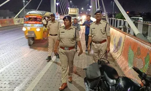 फ्लाईओवर पर रील्स बनाने वालों पर पुलिस ने कसा शिकंजा, 190 के कटे चालान