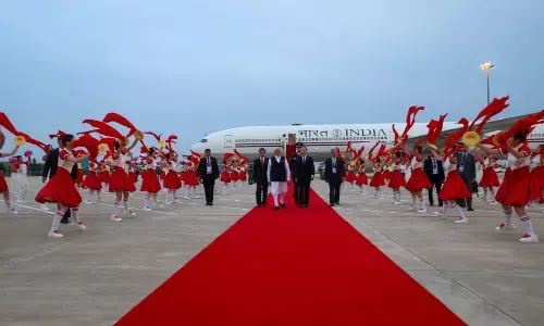 चीन की तीन दिवसीय यात्रा पर पहुंचे पीएम मोदी, SCO शिखर सम्मेलन में होंगे शामिल चीन की तीन दिवसीय यात्रा पर पहुंचे पीएम मोदी, SCO शिखर सम्मेलन में होंगे शामिल