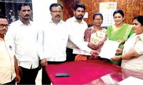 शिक्षक का स्थानांतरण किया तो शाला को जड़ेंगे ताला , अभिभावकों ने दी चेतावनी