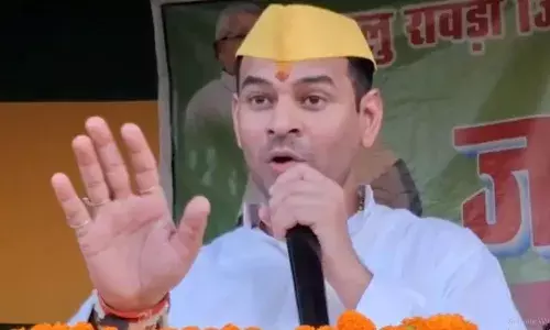 तेज प्रताप यादव की जनसभा में लगे तेजस्वी यादव के नारे, कहा- तुम नौटंकी करोंगे तो नहीं मिलेगा रोजगार तेज प्रताप यादव की जनसभा में लगे तेजस्वी यादव के नारे, कहा- तुम नौटंकी करोंगे तो नहीं मिलेगा रोजगार