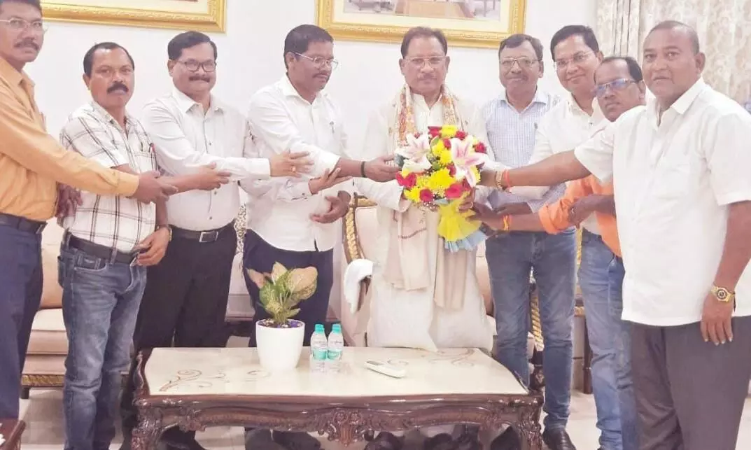 मुख्यमंत्री विष्णु देव साय को कंवर समाज प्रतिनिधिमंडल ने दी बधाई एवं करमा तिहार के लिए आमंत्रण मुख्यमंत्री विष्णु देव साय को कंवर समाज प्रतिनिधिमंडल ने दी बधाई एवं करमा तिहार के लिए आमंत्रण