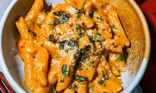 सुबह-सुबह नाश्ता बनाने के लिए नहीं है ज्यादा समय? मत हों परेशान, यहां देखें बिल्कुल झटपट कुकर में बनने वाला आसान पास्ता सुबह-सुबह नाश्ता बनाने के लिए नहीं है ज्यादा समय? मत हों परेशान, यहां देखें बिल्कुल झटपट कुकर में बनने वाला आसान पास्ता