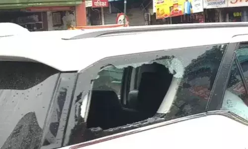 पीसीसी चीफ जीतू पटवारी की गाड़ी पर हुई पत्थरबाजी, दोषियों के खिलाफ कड़ी कार्रवाई की मांग पीसीसी चीफ जीतू पटवारी की गाड़ी पर हुई पत्थरबाजी, दोषियों के खिलाफ कड़ी कार्रवाई की मांग
