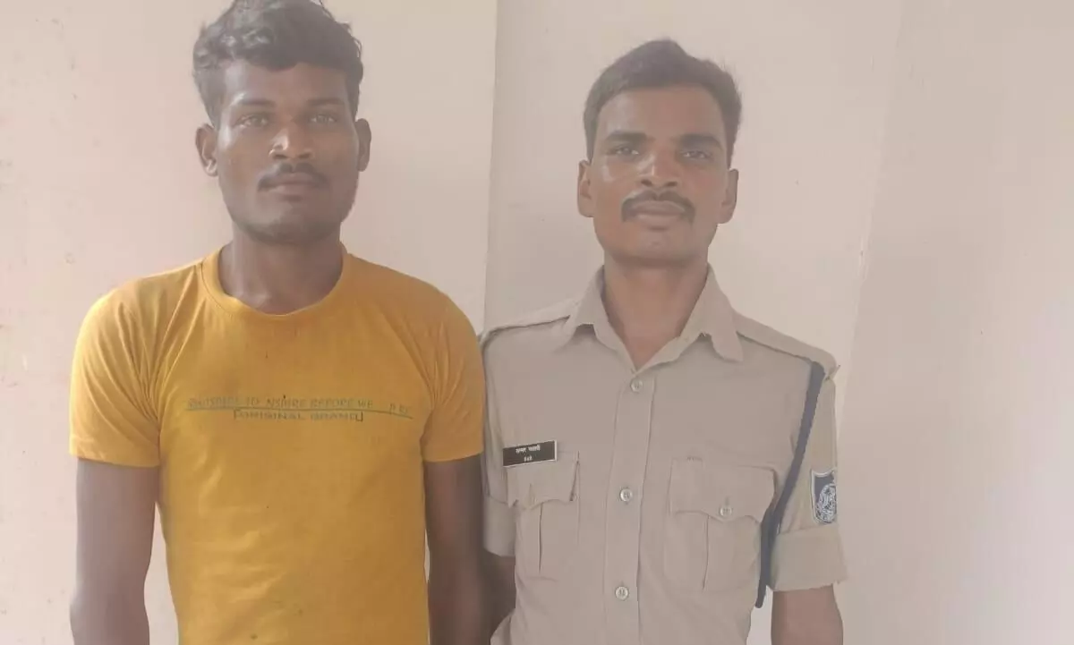 अपहरण-दुष्कर्म का इनामी आरोपी पन्ना से गिरफ्तार अपहरण-दुष्कर्म का इनामी आरोपी पन्ना से गिरफ्तार