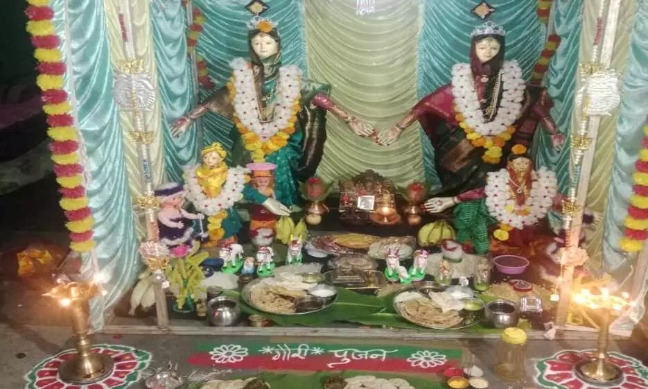 घर-घर ज्येष्ठा गौरी महालक्ष्मी की पूजा, पूजन और जयकारों से गूंजा परिसर घर-घर ज्येष्ठा गौरी महालक्ष्मी की पूजा, पूजन और जयकारों से गूंजा परिसर
