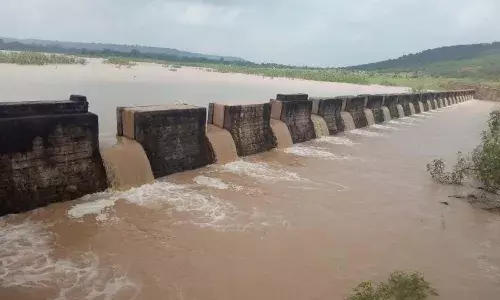 बारिश के सीजन में शहर में निरपत सागर से सप्लाई किये जाने की मांग, ओवर फ्लो होने के कारण व्यर्थ जा रहा पानी बारिश के सीजन में शहर में निरपत सागर से सप्लाई किये जाने की मांग, ओवर फ्लो होने के कारण व्यर्थ जा रहा पानी
