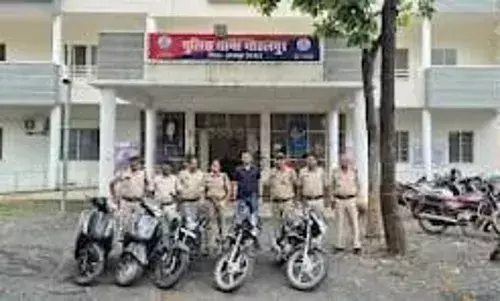 थाना गोहलपुर पुलिस ने लगातार हो रही वाहन चोरी की वारदातों का खुलासा करते हुए एक शातिर गिरोह को दबोचा
