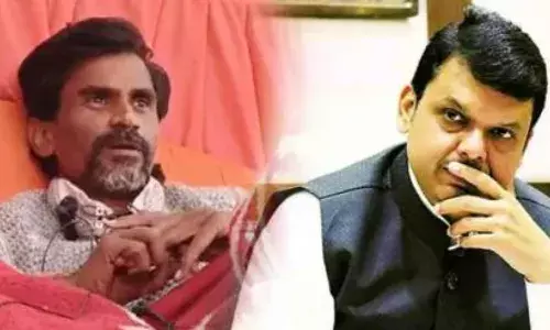 मनोज जरांगे के चौथे दिन निर्जल आंदोलन शुरू, सूबे के सीएम फडणवीस ने बुलाई तत्काल बैठक मनोज जरांगे के चौथे दिन निर्जल आंदोलन शुरू, सूबे के सीएम फडणवीस ने बुलाई तत्काल बैठक