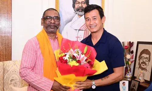 मुख्यमंत्री हेमंत सोरेन से भारतीय फुटबॉल टीम के पूर्व कप्तान वाइचुंग भूटिया ने शिष्टाचार भेंट की मुख्यमंत्री हेमंत सोरेन से भारतीय फुटबॉल टीम के पूर्व कप्तान वाइचुंग भूटिया ने शिष्टाचार भेंट की