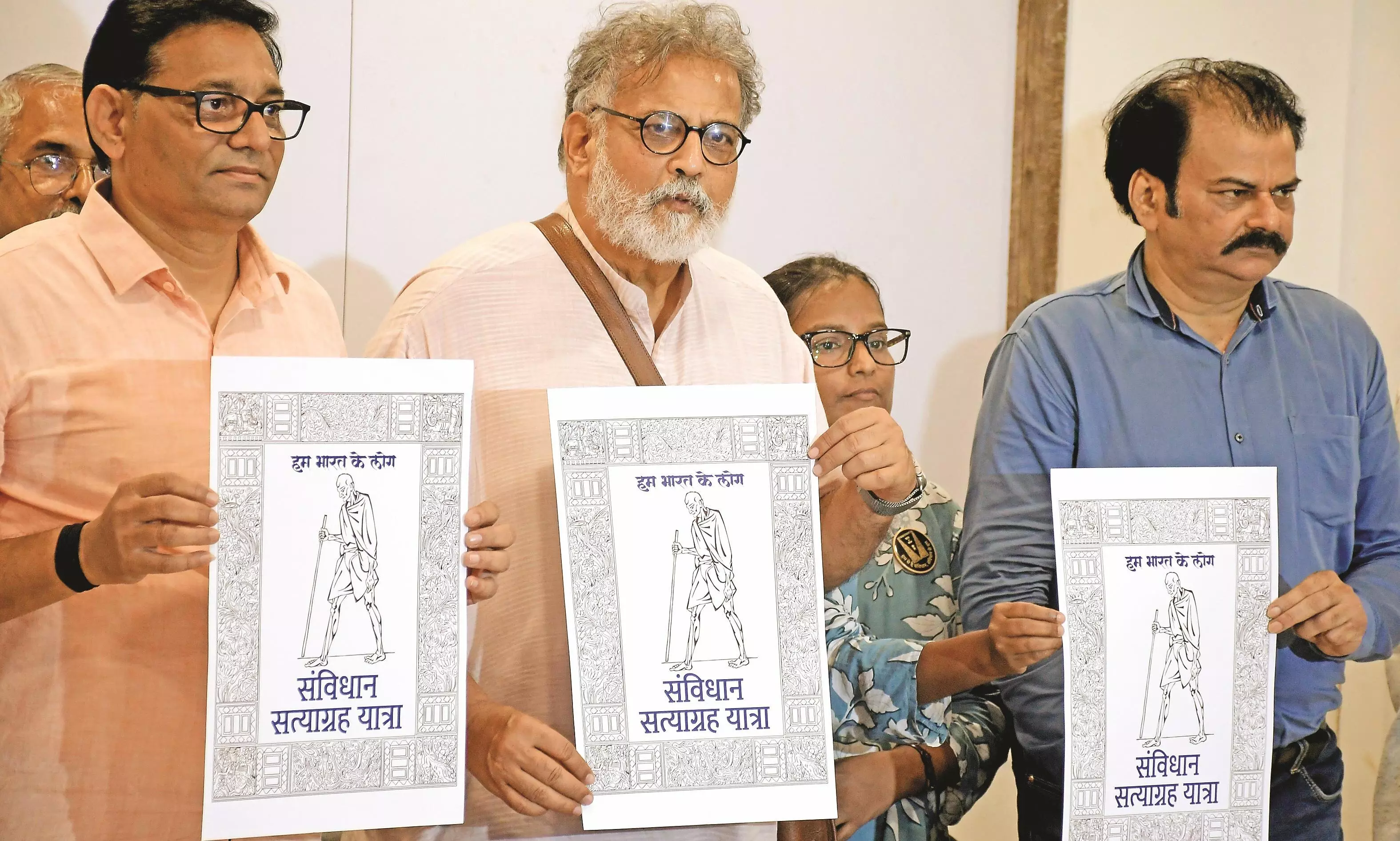 गांधीजी के पौत्र तुषार गांधी ने कहा - गांधीवादी क्रांतिकारी हैं, बंदूकधारी नहीं गांधीजी के पौत्र तुषार गांधी ने कहा - गांधीवादी क्रांतिकारी हैं, बंदूकधारी नहीं