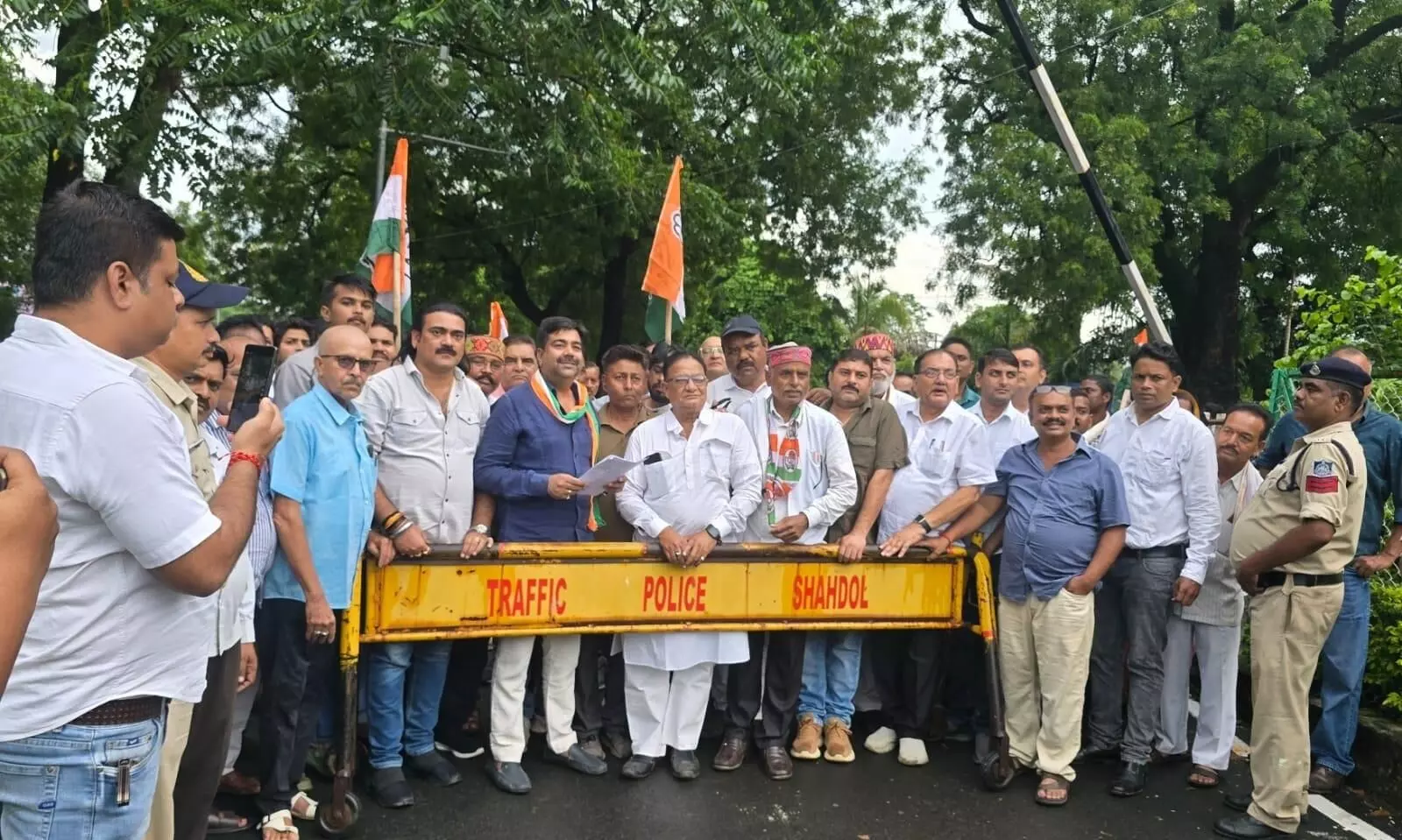 कांग्रेस प्रदेशाध्यक्ष पर हमले के विरोध में ज्ञापन सौंपा कांग्रेस प्रदेशाध्यक्ष पर हमले के विरोध में ज्ञापन सौंपा