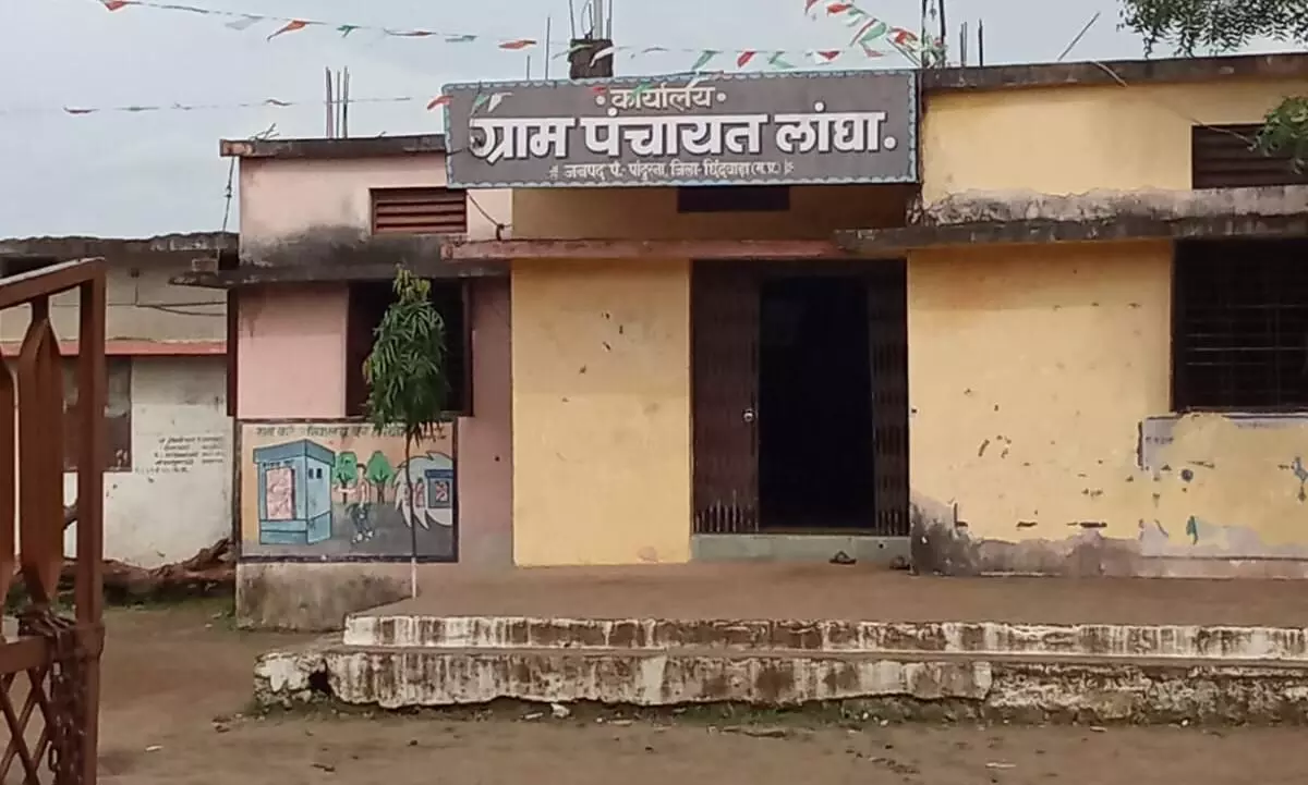 मप्र व महाराष्ट्र की मतदाता सूची में लांघा सरपंच और उपसरपंच का नाम, शिकायत के बीच मची हलचल मप्र व महाराष्ट्र की मतदाता सूची में लांघा सरपंच और उपसरपंच का नाम, शिकायत के बीच मची हलचल