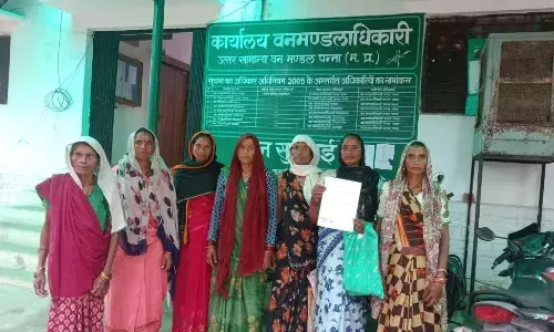 वन विभाग पर ग्रामीणों की पुश्तैनी जमीन हड़पने का आरोप, कलेक्टर से न्याय की गुहार वन विभाग पर ग्रामीणों की पुश्तैनी जमीन हड़पने का आरोप, कलेक्टर से न्याय की गुहार