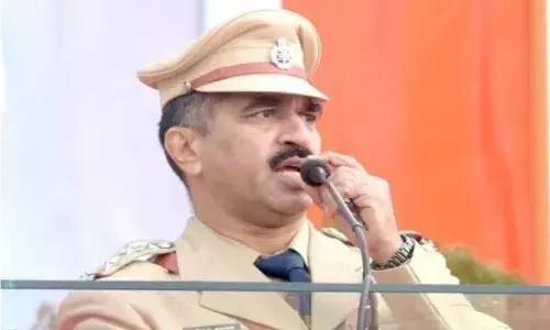 निलंबित पुलिस निरीक्षक ने कर ली आत्महत्या, पोस्टमार्टम के बाद परिजन के हवाले शव निलंबित पुलिस निरीक्षक ने कर ली आत्महत्या, पोस्टमार्टम के बाद परिजन के हवाले शव