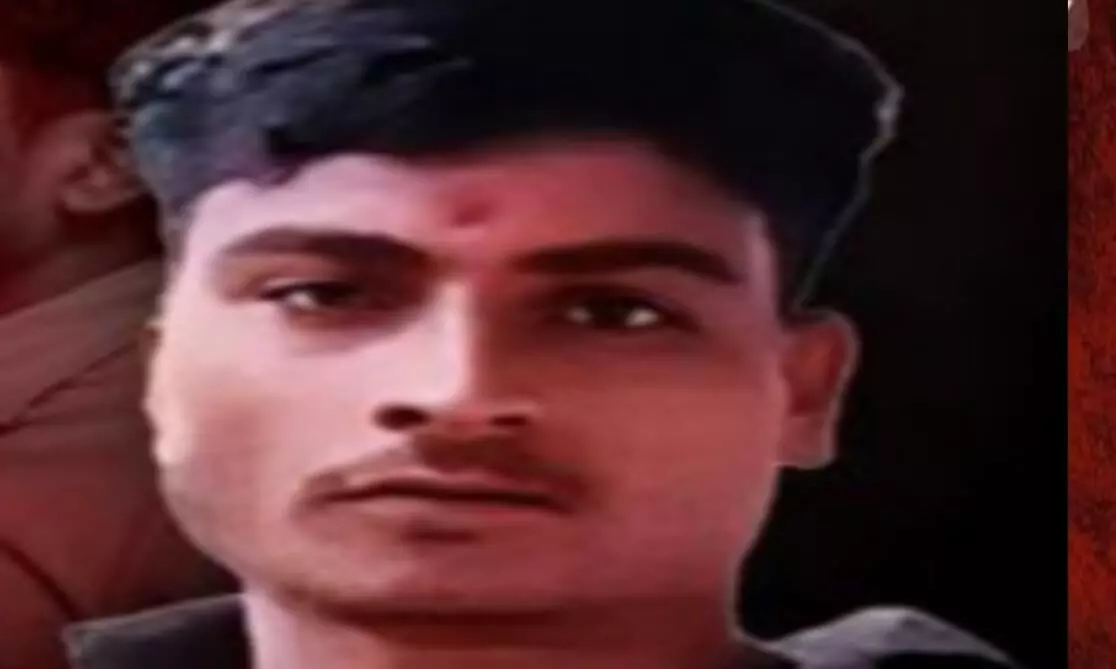 मामूली विवाद में मित्र को चाकू घोंपकर ले ली जान, आरोपी फरार मामूली विवाद में मित्र को चाकू घोंपकर ले ली जान, आरोपी फरार