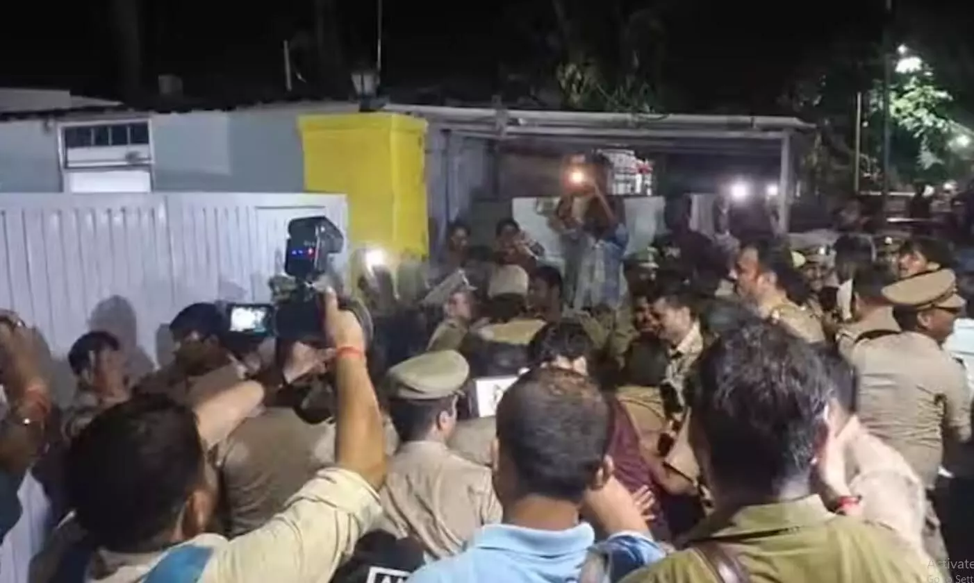 योगी सरकार के मंत्री के घर हुई पत्थरबाजी, बेटे ने कहा- दोषियों के खिलाफ हो सख्त कार्रवाई योगी सरकार के मंत्री के घर हुई पत्थरबाजी, बेटे ने कहा- दोषियों के खिलाफ हो सख्त कार्रवाई