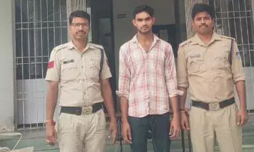 पाइप चोरी में एक साल से फरार इनामी आरोपी बंदी, पुलिस ने कोर्ट में पेश कर भेजा जेल पाइप चोरी में एक साल से फरार इनामी आरोपी बंदी, पुलिस ने कोर्ट में पेश कर भेजा जेल