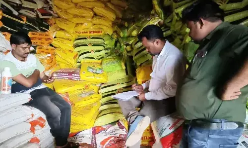 किराए के मकान में बिना अनुमति बेची जा रही थी जैविक खाद, विभाग अनजान किराए के मकान में बिना अनुमति बेची जा रही थी जैविक खाद, विभाग अनजान