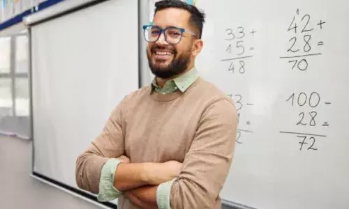 टीचर्स डे पर लगना चाहते हैं हटकर और शानदार, तो इन आइडियाज को करें फॉलो टीचर्स डे पर लगना चाहते हैं हटकर और शानदार, तो इन आइडियाज को करें फॉलो