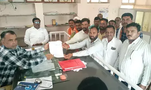 मराठा समुदाय की ओबीसी वर्ग में अवैध घुसपैठ का आरोप, औंढा-जिंतूर मार्ग पर चक्काजाम मराठा समुदाय की ओबीसी वर्ग में अवैध घुसपैठ का आरोप, औंढा-जिंतूर मार्ग पर चक्काजाम