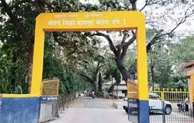 महुआ शराब विक्रेता की जेल रवानगी, माल सहित पकड़ा था पुलिस ने महुआ शराब विक्रेता की जेल रवानगी, माल सहित पकड़ा था पुलिस ने