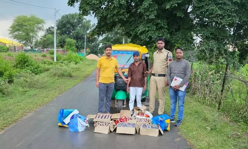 35 हजार की शराब से लोड ऑटो जब्त, ड्राइवर गिरफ्तार 35 हजार की शराब से लोड ऑटो जब्त, ड्राइवर गिरफ्तार