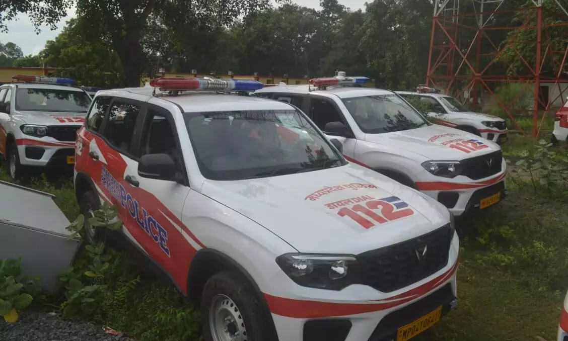 पुलिस लाइन से थानों में भेजी गईं डायल 112, मगर फील्ड पर उतरने में अब भी पीएचक्यू से हरी झंडी नहीं पुलिस लाइन से थानों में भेजी गईं डायल 112, मगर फील्ड पर उतरने में अब भी पीएचक्यू से हरी झंडी नहीं