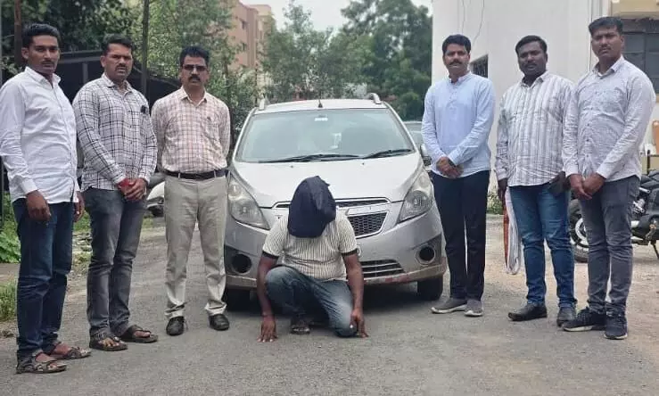 अलग - अलग जगहों से मवेशी चोरी करने वाले दो आरोपियों को पुलिस ने किया गिरफ्तार अलग - अलग जगहों से मवेशी चोरी करने वाले दो आरोपियों को पुलिस ने किया गिरफ्तार