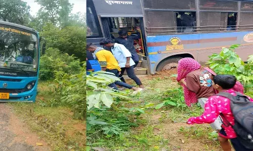 जर्जर सड़क ने रोकी भविष्य की राह : कीचड़ में फंसी बस, जंगल में घंटों अटके रहे विद्यार्थी
