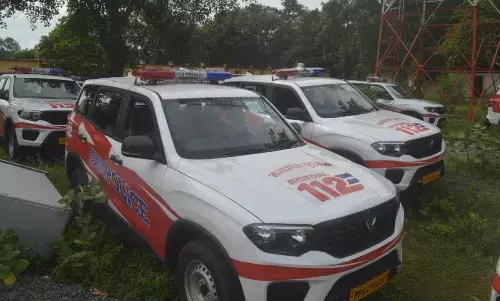 पुलिस लाइन से थानों में भेजी गईं डायल 112, मगर फील्ड पर उतरने में अब भी पीएचक्यू से हरी झंडी नहीं पुलिस लाइन से थानों में भेजी गईं डायल 112, मगर फील्ड पर उतरने में अब भी पीएचक्यू से हरी झंडी नहीं