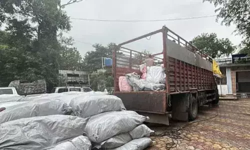 गुटखा तस्करी का भंडाफोड़, ट्रक से एक करोड़ से ज्यादा का माल किया जब्त गुटखा तस्करी का भंडाफोड़, ट्रक से एक करोड़ से ज्यादा का माल किया जब्त