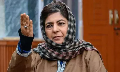 केंद्र सरकार पर फूटा महबूबा मुफ्ती का गुस्सा, कहा - मंदिर पूजा के लिए हैं, आपने पिकनिक स्पॉट बनाया हुआ है