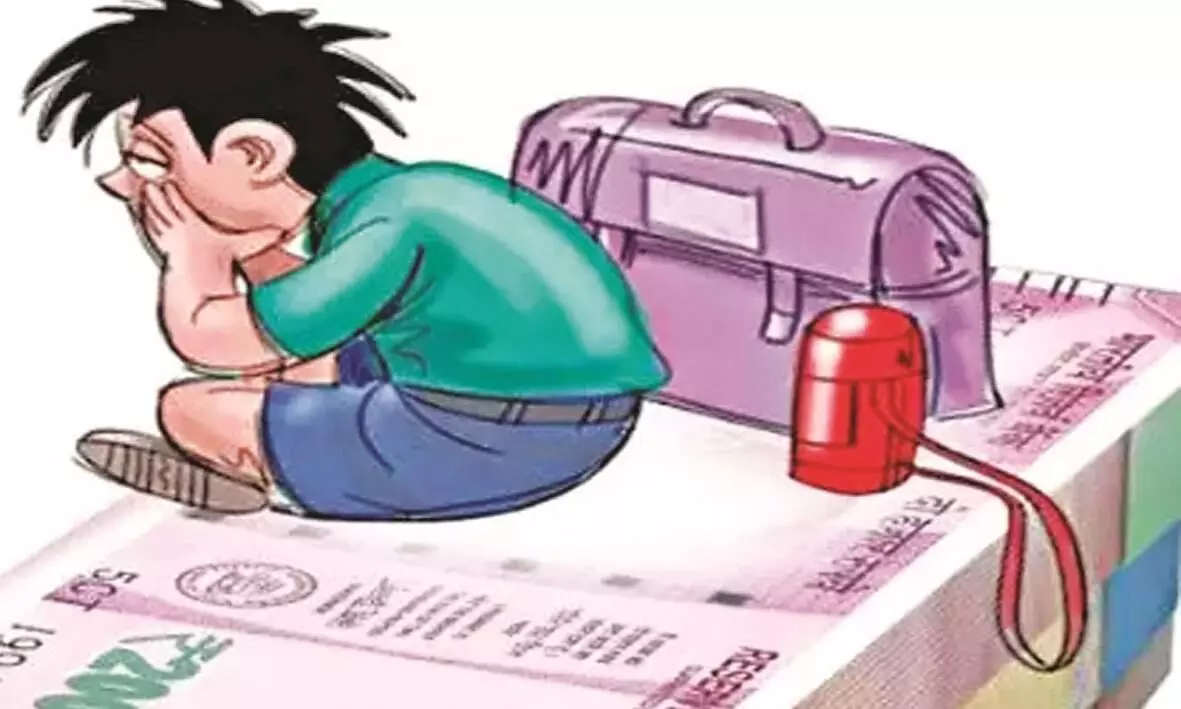 शिक्षा पर बढ़ रहा बोझ, निजी स्कूलों में प्रति विद्यार्थी सालाना खर्च 25 हजार रुपए शिक्षा पर बढ़ रहा बोझ, निजी स्कूलों में प्रति विद्यार्थी सालाना खर्च 25 हजार रुपए